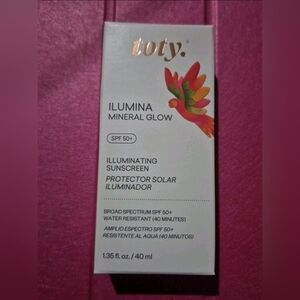 Toty Ilumina Mineral Glow SPF 50 Illuminating Sunscreen 1.35 oz / 40 mL  SEALED
